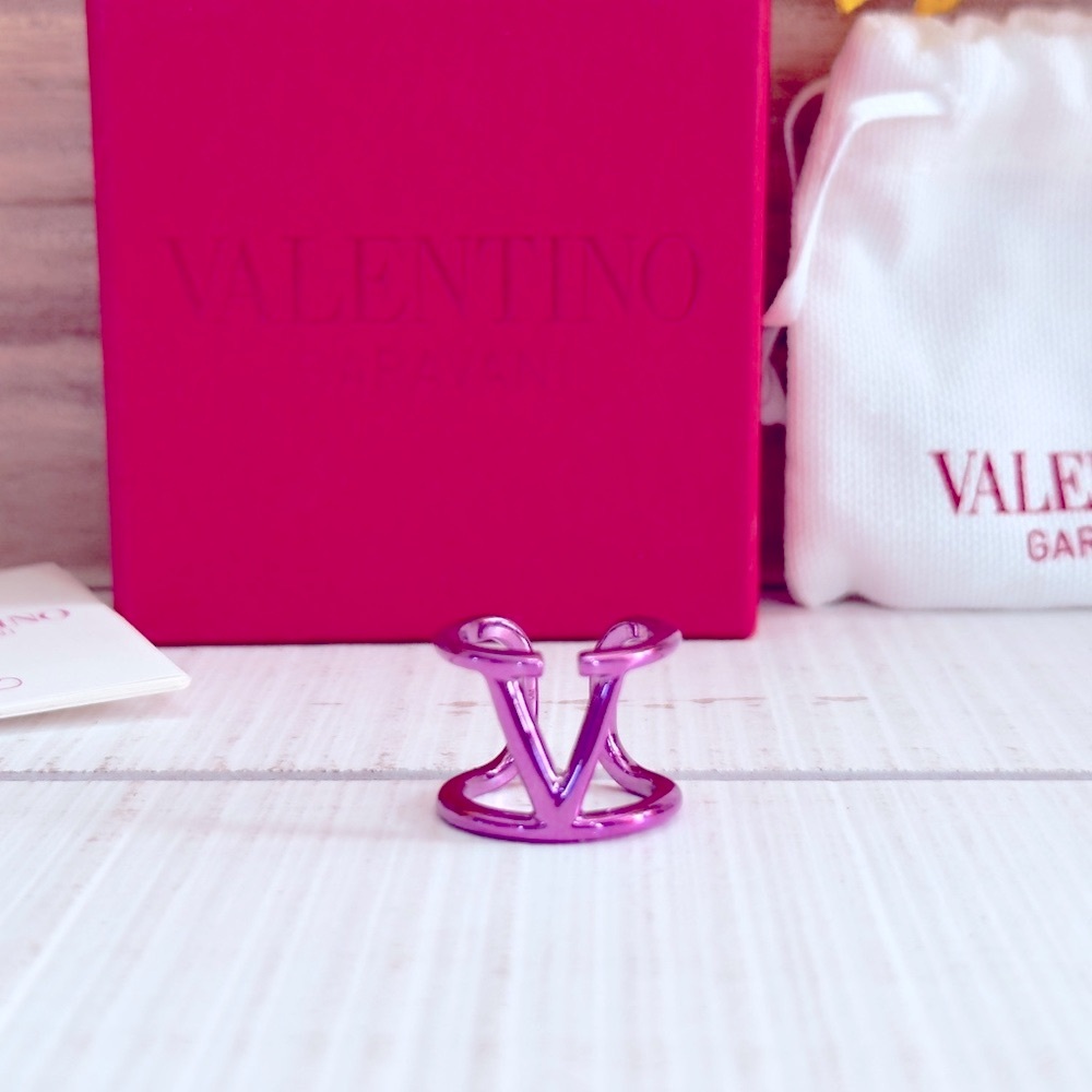 Valentino Garavani Pink Metallic V Logo Ring - Picture 2 of 9